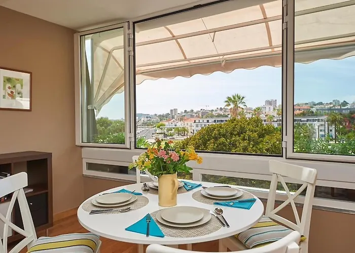 Sea View 2 Mins Walk To And Casino Estoril