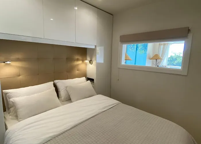 Sea View 2 Mins Walk To And Casino Apartment